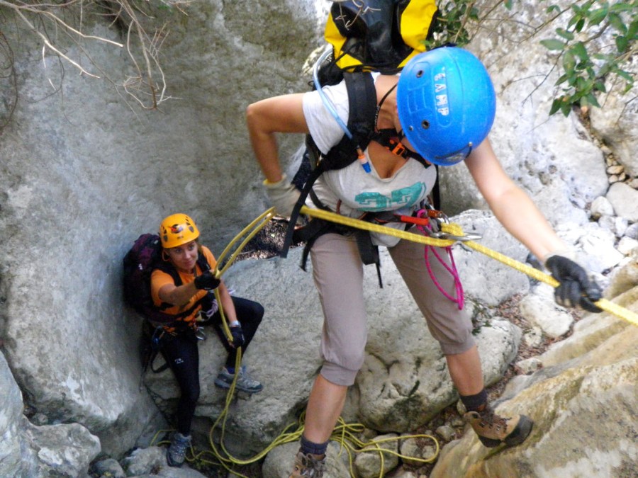 Carmen asegurando a MªJosé