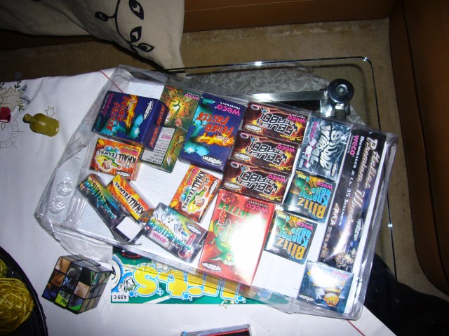 Petardos que sobraron, y se tiraron a puñaos, eh...