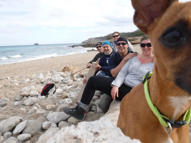 Maiki, el perrito, también quiso salir en la foto.